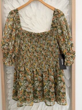 NWT- mts
Green Floral Smocked top
2X